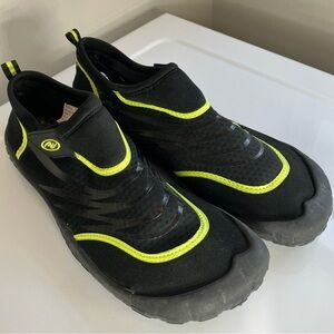 Mens Water Shoes 13-14 Black Yellow Outer Camo Insole Pool Beach Canoeing NWOT